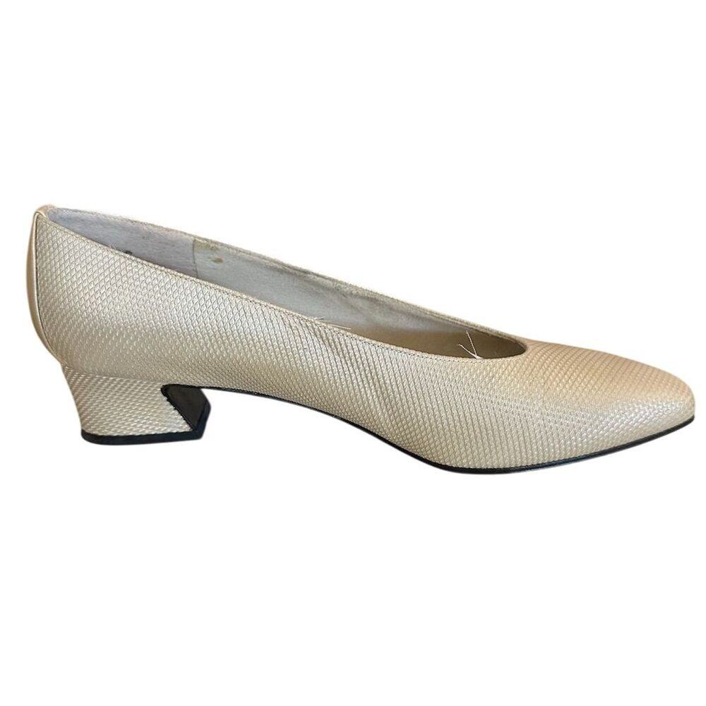 Stuart Weitzman Vintage Beige Block Heel Pumps Women's Size 6.5 - Picture 2 of 11